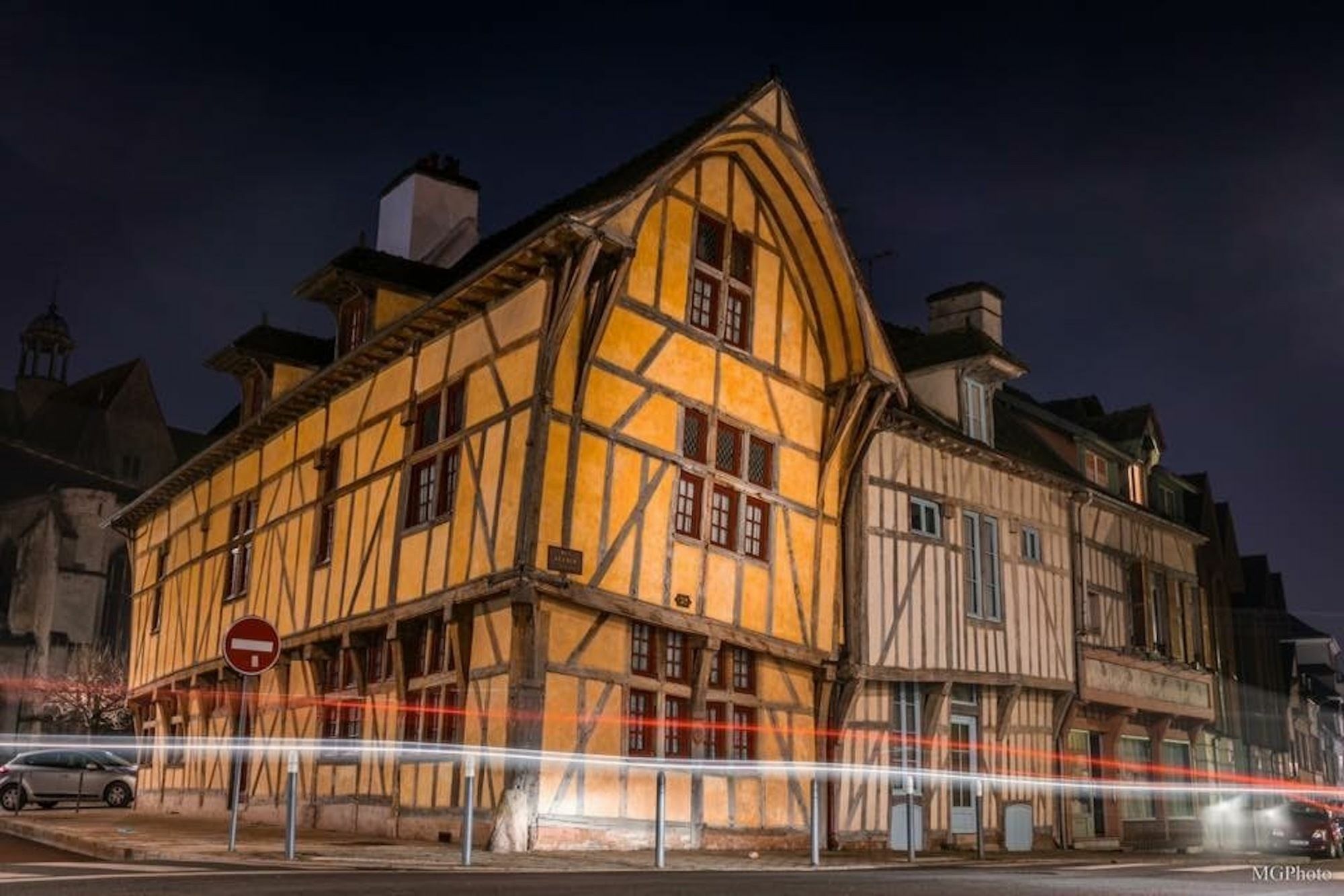 Logis Hotel Du Cirque Troyes Centre Historique Esterno foto