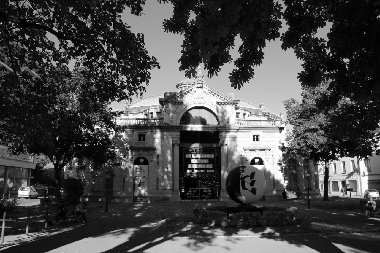 Logis Hotel Du Cirque Troyes Centre Historique Esterno foto